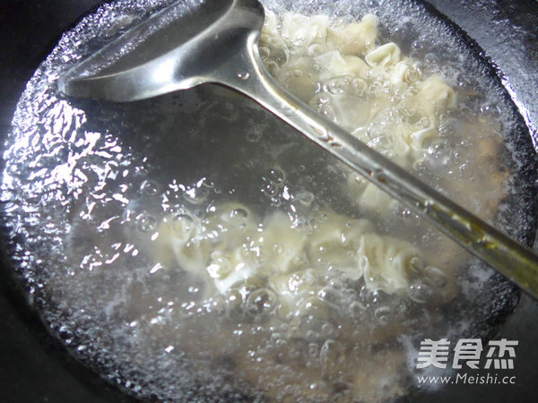 鲜虾小馄饨汤面的做法步骤：2