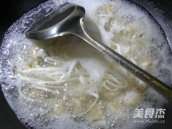 鲜虾小馄饨汤面的做法步骤：3