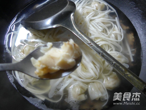 鲜虾小馄饨汤面的做法步骤：7