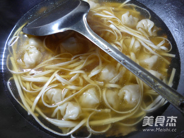 鲜虾小馄饨汤面的做法步骤：8