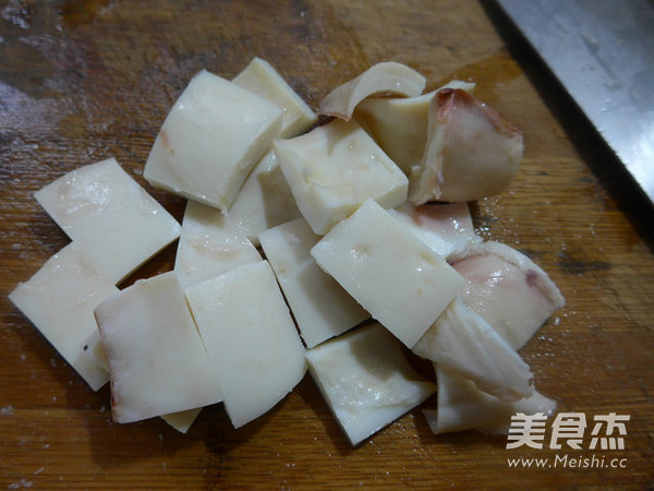 墨鱼鲞炒牛蛙的做法步骤:3