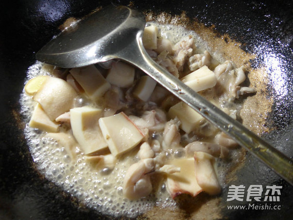 墨鱼鲞炒牛蛙的做法步骤:10
