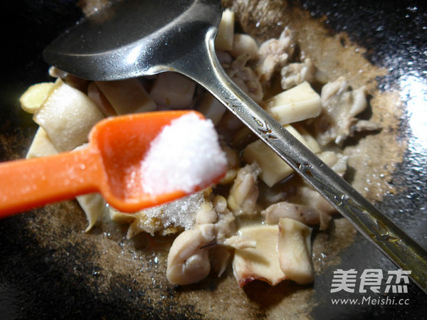 墨鱼鲞炒牛蛙的做法步骤:14