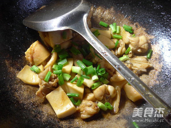 墨鱼鲞炒牛蛙的做法步骤:16