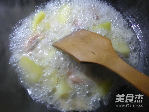 油菜蕻腊鸡腿煮土豆的做法步骤：6