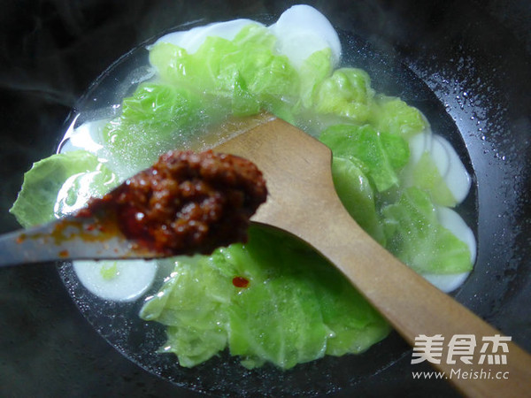 牛肉酱圆白菜粉皮年糕汤的做法步骤：5