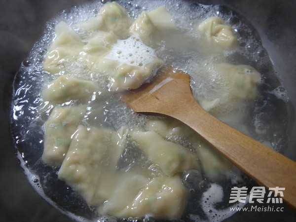 韭菜鱿鱼馅馄饨的做法步骤：14