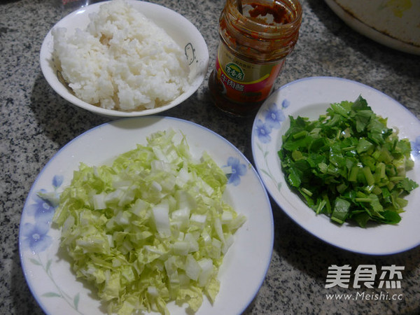 芹菜白菜炒饭的做法步骤：1