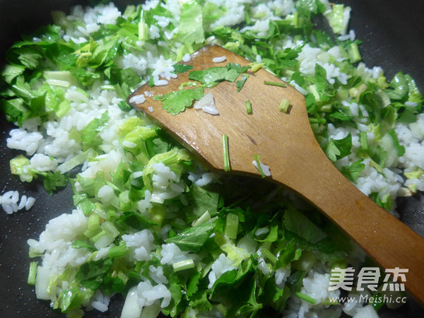 芹菜白菜炒饭的做法步骤：4