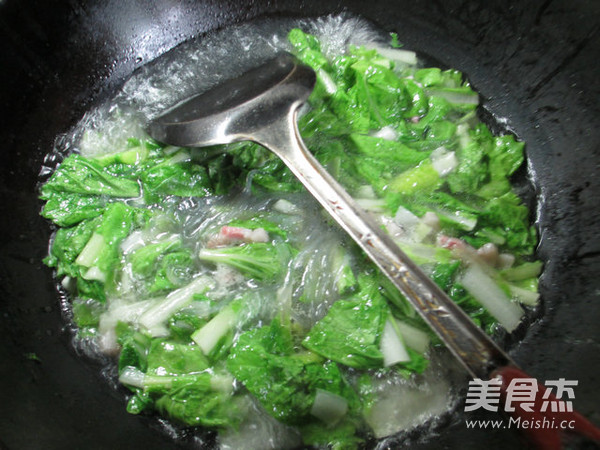 咸肉小白菜煮粉条的做法步骤：4