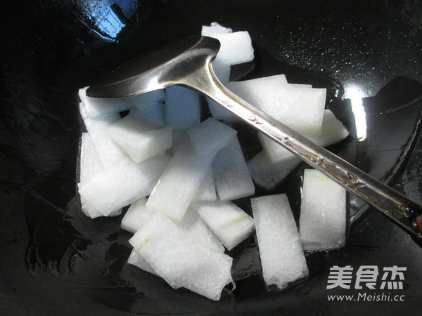 冬瓜蛏子汤的做法步骤:2