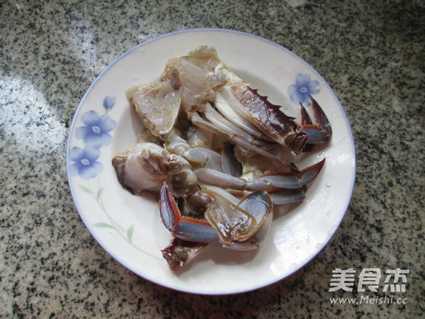 青菜螃蟹煮年糕的做法步骤：2
