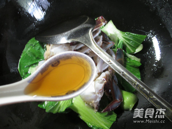 青菜螃蟹煮年糕的做法步骤：4