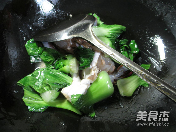 青菜螃蟹煮年糕的做法步骤：5