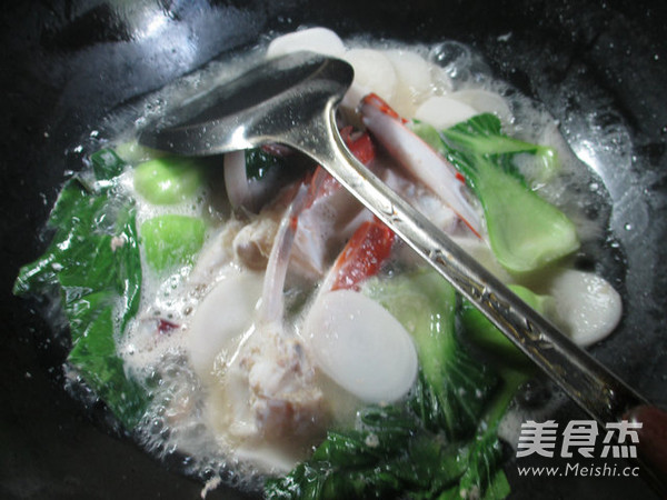 青菜螃蟹煮年糕的做法步骤：6