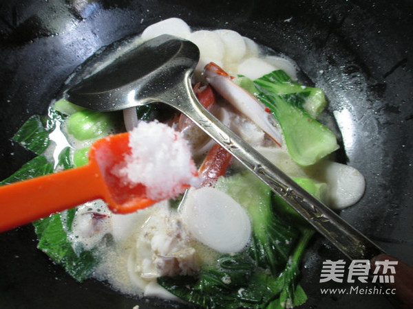 青菜螃蟹煮年糕的做法步骤：7