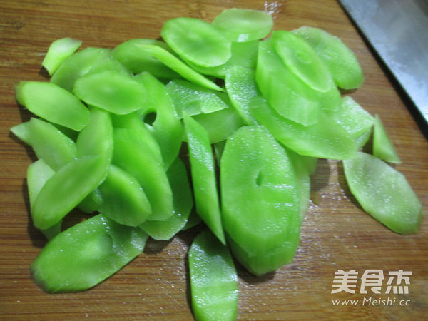 莴笋炒白菜的做法步骤:2