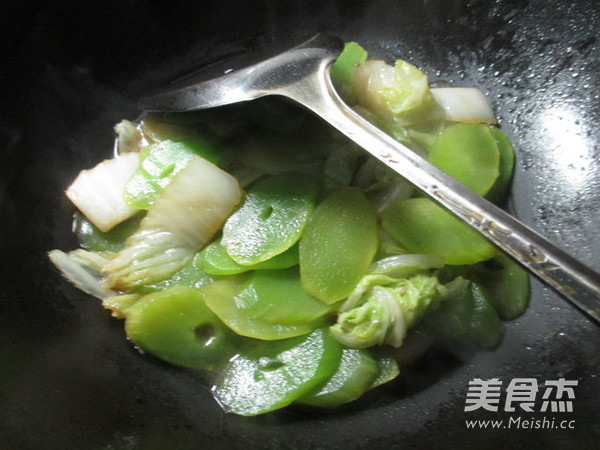 莴笋炒白菜的做法步骤:9