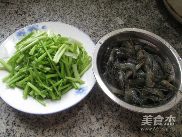芹菜炒河虾的做法步骤：1