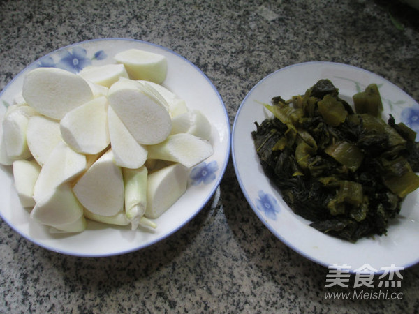 酸菜煮茭白的做法步骤：1
