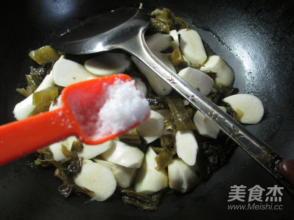 酸菜煮茭白的做法步骤：5
