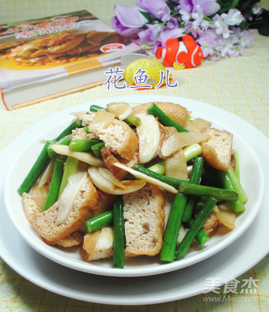 蒜薹油豆腐炒茭白的做法步骤：11