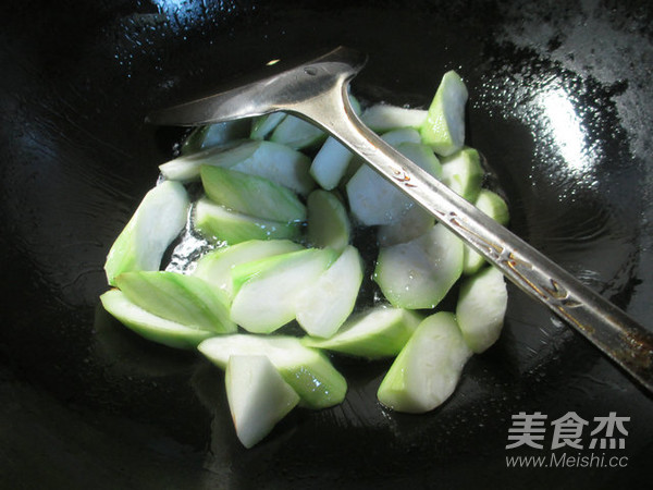 鞭笋煮夜开花的做法步骤：4