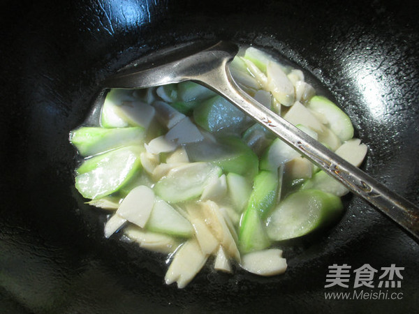 鞭笋煮夜开花的做法步骤：8