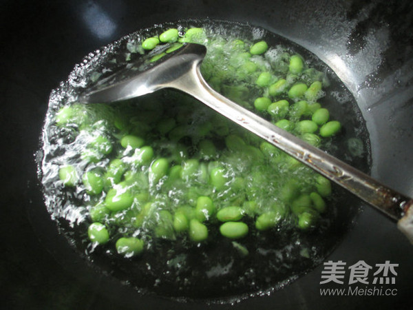 毛豆炒螃蟹的做法步骤:4