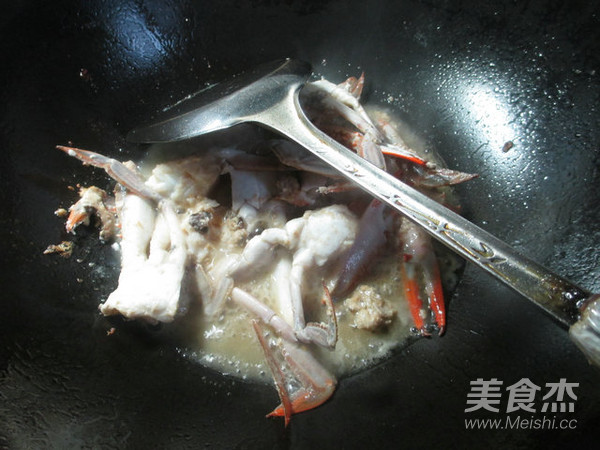 毛豆炒螃蟹的做法步骤:7