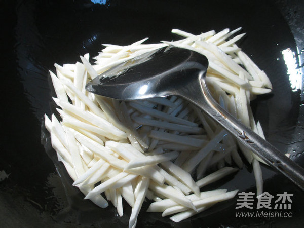茭白炒手捏菜的做法步骤:8