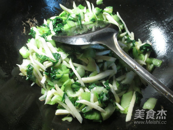 茭白炒手捏菜的做法步骤:11