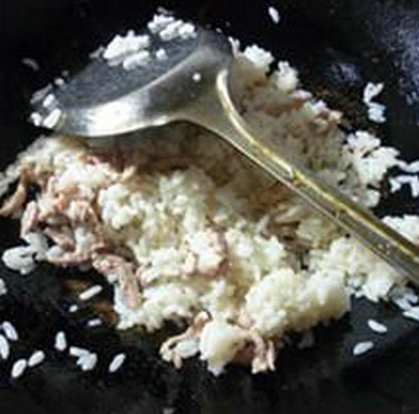 瘦肉丝泡菜炒饭的做法步骤：8
