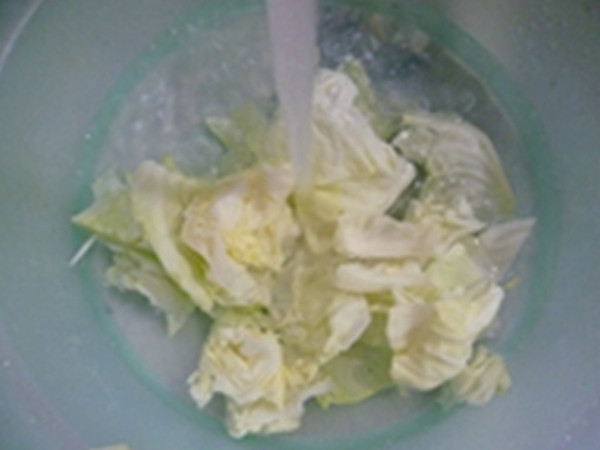圆白菜香菇猪蹄汤的做法步骤：3