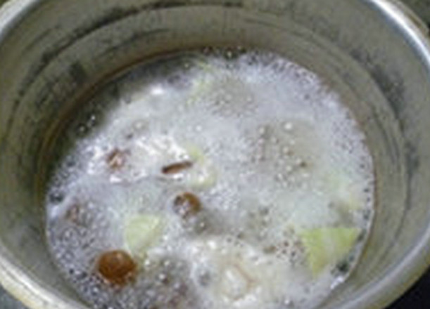 圆白菜香菇猪蹄汤的做法步骤：7