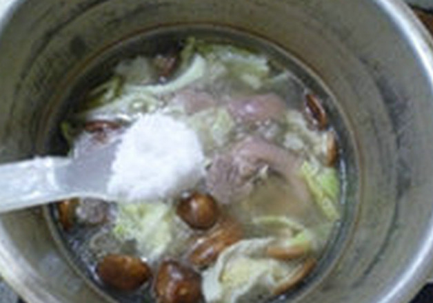 圆白菜香菇猪蹄汤的做法步骤：8