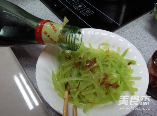 拌莴笋丝的做法步骤：4