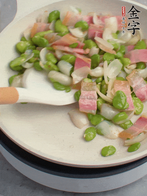 蚕豆咸肉炒百合的做法步骤:5