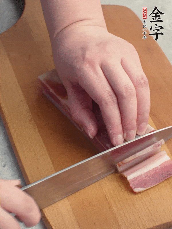 蚕豆咸肉炒百合的做法步骤：1