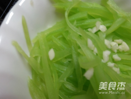 拌莴笋丝的做法步骤：3