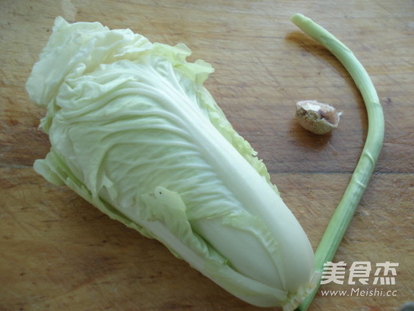 小炒白菜丝的做法步骤：1