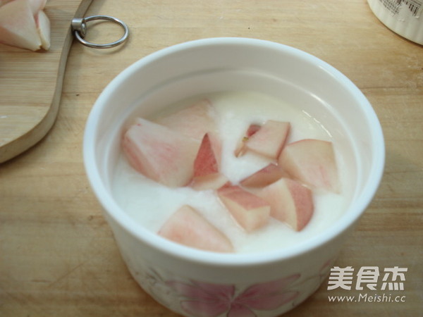 鲜桃酸奶盆栽的做法步骤:5