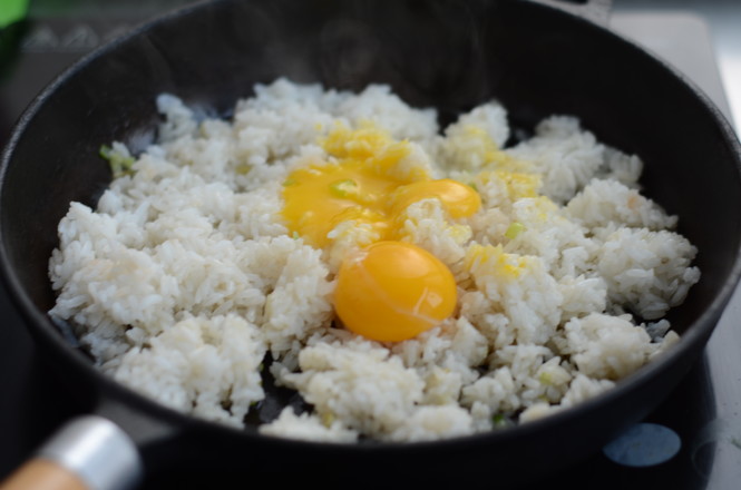 黄金蛋炒饭的做法步骤:3