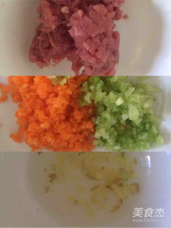 儿童水饺胡萝芹菜牛肉的做法步骤：3