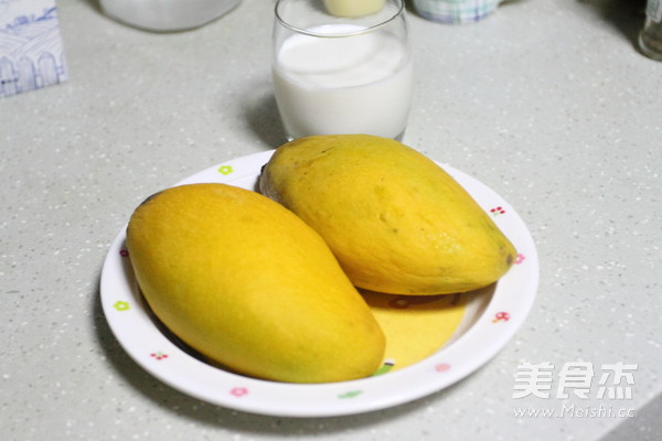 牛奶芒果汁的做法步骤：1