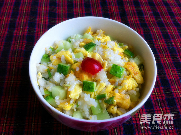 黄瓜蛋炒饭的做法步骤：8