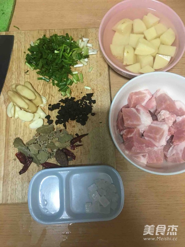 土豆红烧肉的做法步骤：8