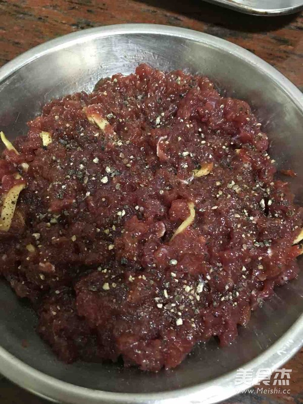 山姜子蒸牛肉饼的做法步骤：5