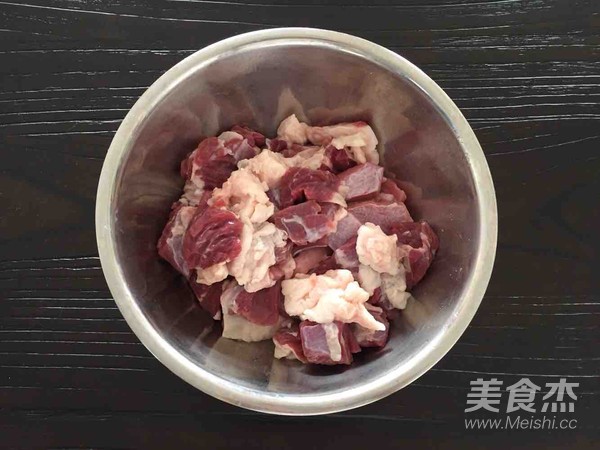 霸王超市｜土豆烧牛肉的做法步骤：1