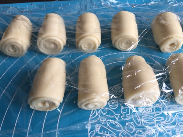 蛋黄酥的做法步骤:10